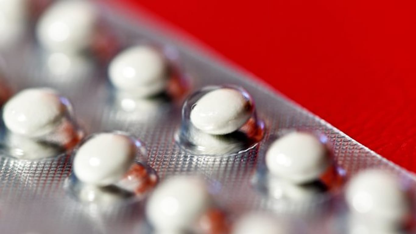 Antibabypille: Wegen falsch bedruckten Tablettenverpackungen werden mehrere Chargen einer Antibabypille zurückgerufen – es drohen Anwendungsfehler und ungewollte Schwangerschaften.
