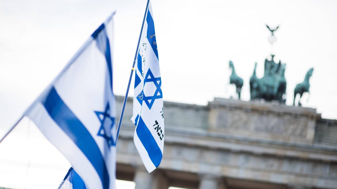 Aufnahmen einer Pro-Israel-Demonstration in Berlin: 40 Prozent der Befragten sorgen sich vor einem möglichen Angriff aufgrund ihrer Religion.