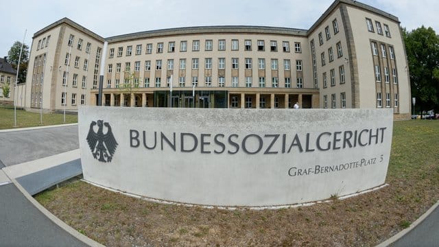 Das Bundessozialgericht hat entschieden: Krankenkassen müssen für den Klinikaufenthalt auch dann bezahlen, wenn sich die Patienten selber ins Krankenhaus einweisen.