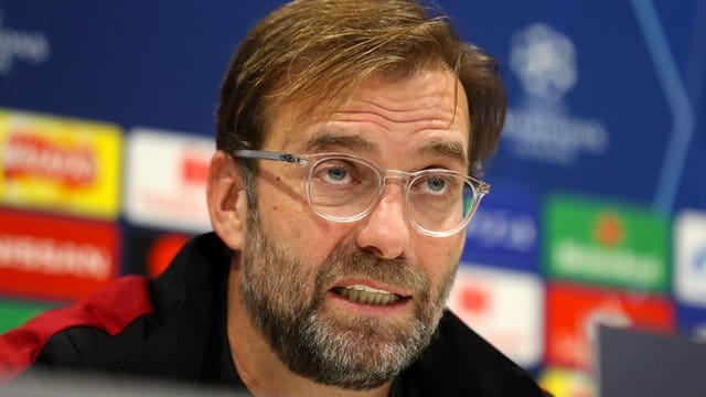 Trainer Jürgen Klopp steht mit dem FC Liverpool vor einem Alles- oder Nichts-Spiel gegen den SSC Neapel. Trainer Jürgen Klopp steht mit dem FC Liverpool vor einem Alles- oder Nichts-Spiel gegen den SSC Neapel.