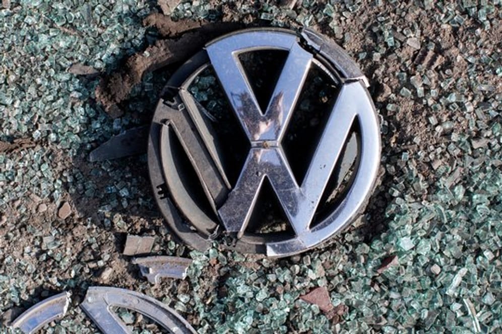 Im Fall des Rückrufs von Autos wegen fehlerhafter Dokumente hat Volkswagen damit begonnen, Kunden anzuschreiben.