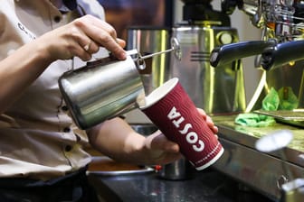 Costa Coffee: Bezahlt wird mit dem schlauen Becher.