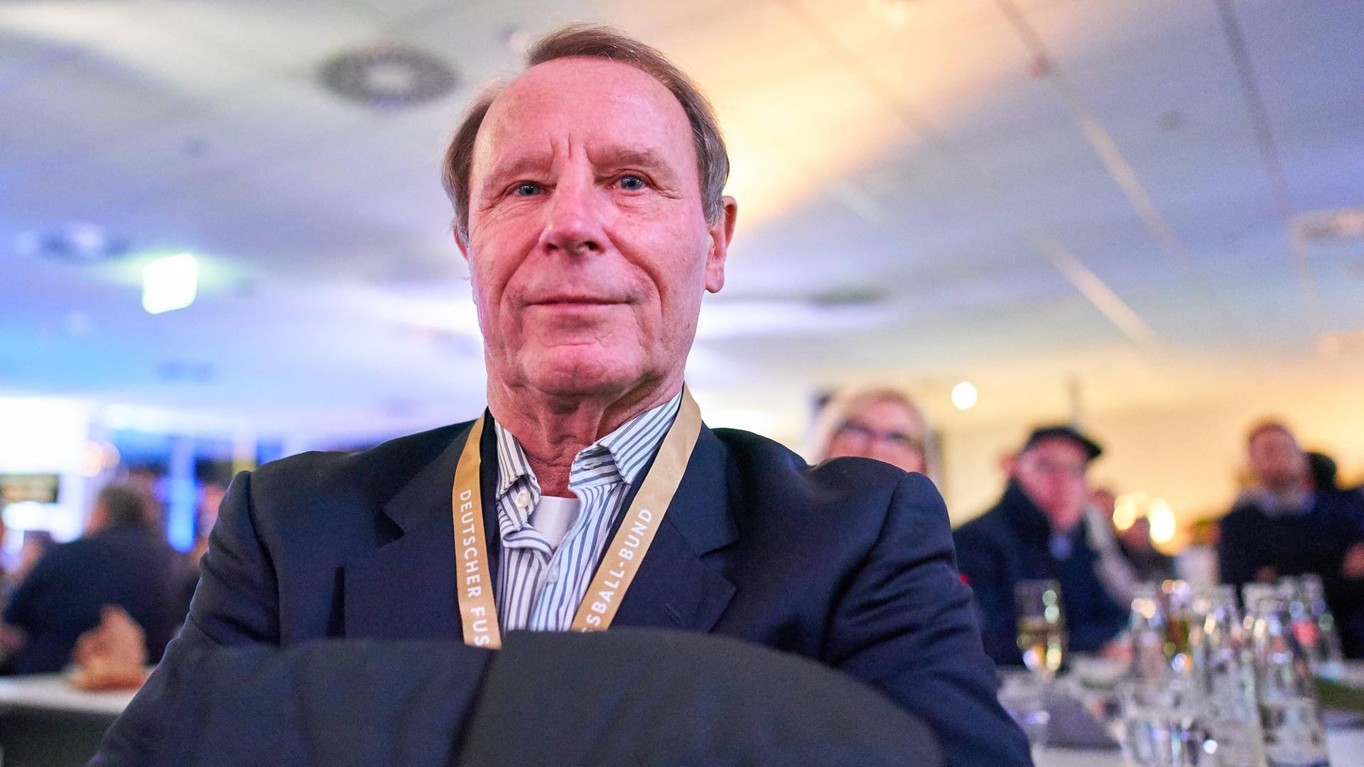 Ex-Bundestrainer Berti Vogts sieht noch viel Verbesserungsbedarf bei den Bundesliga-Klubs.