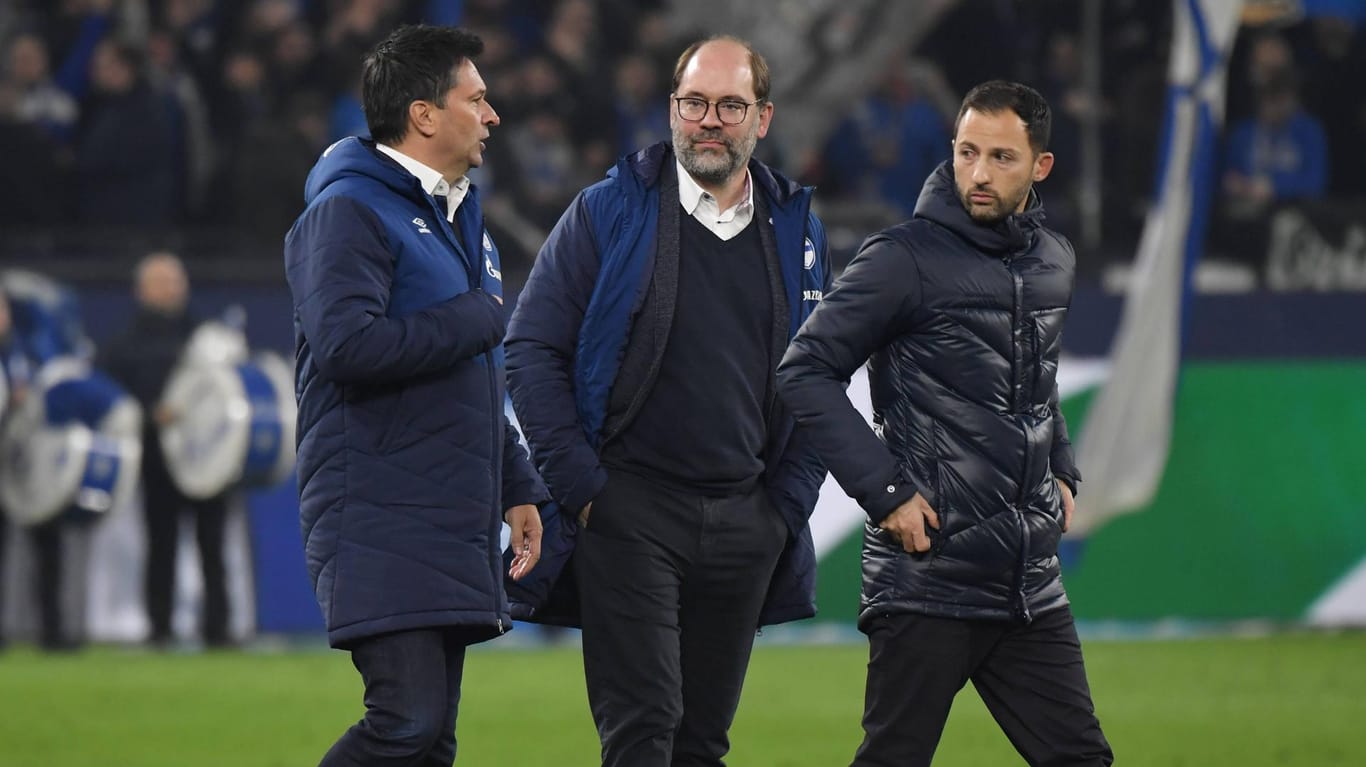 In einer neuen Situation: Schalkes Manager Christian Heidel (v. l.), Sportdirektor Axel Schuster und Trainer Domenico Tedesco.