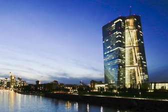 Die Europäische Zentralbank in Frankfurt am Main: Am Ende entscheidet das Bundesverfassungsgericht über die Rechtmäßigkeit von Staatsanleihenkäufen.