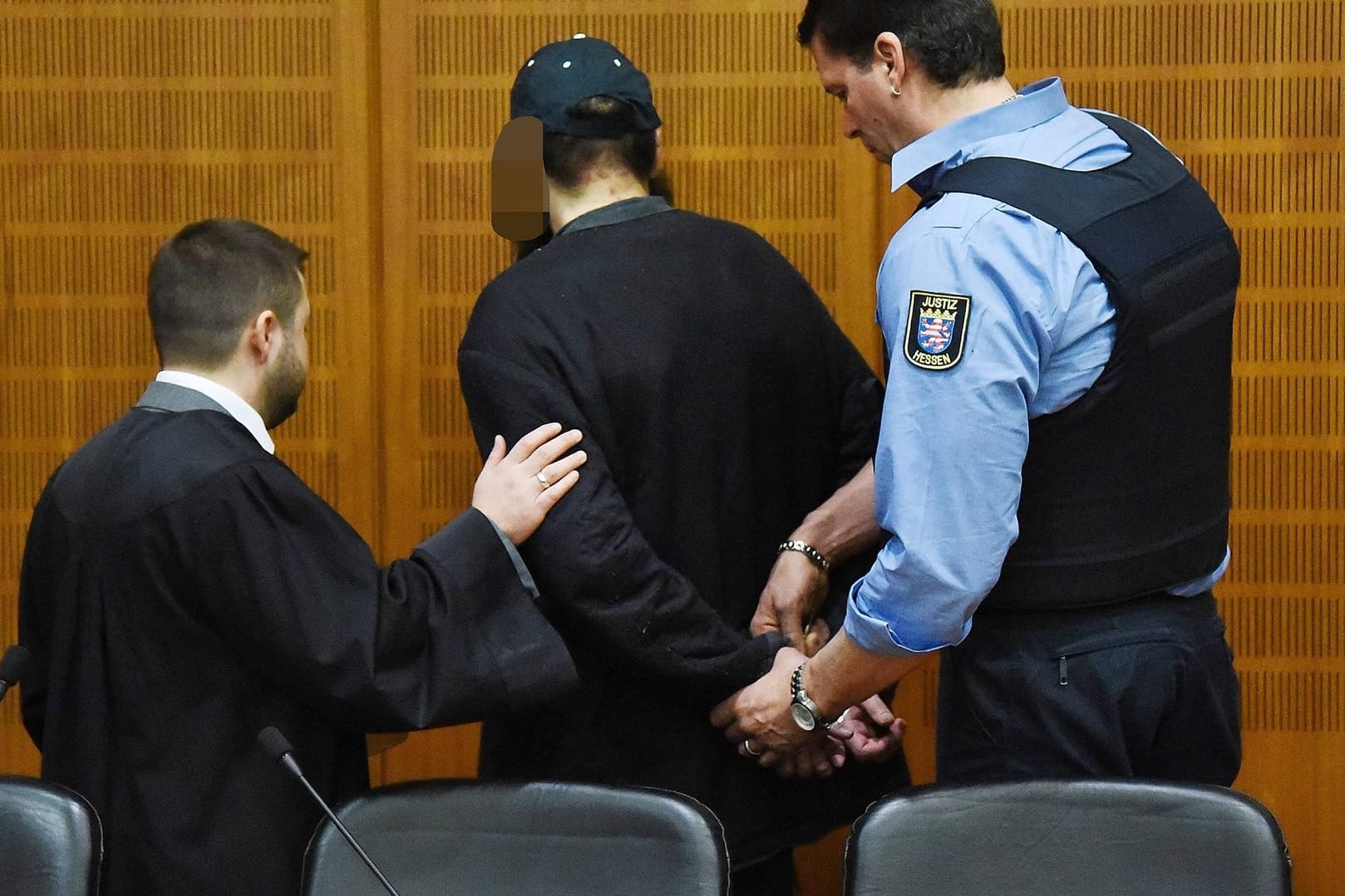 Halil D. (M.) vor einem Frankfurter Gericht Anfang 2016: Konkrete Anschlagspläne auf ein Radrennen in der Stadt konnten ihm nicht nachgewiesen werden.