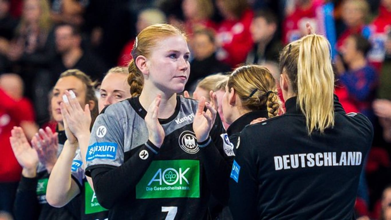 Die deutschen Handballerinnen treffen bei der EM auf die Niederlande.