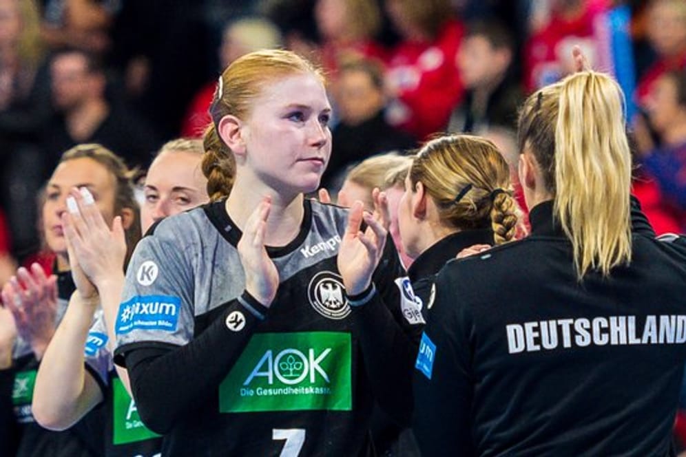 Die deutschen Handballerinnen treffen bei der EM auf die Niederlande.