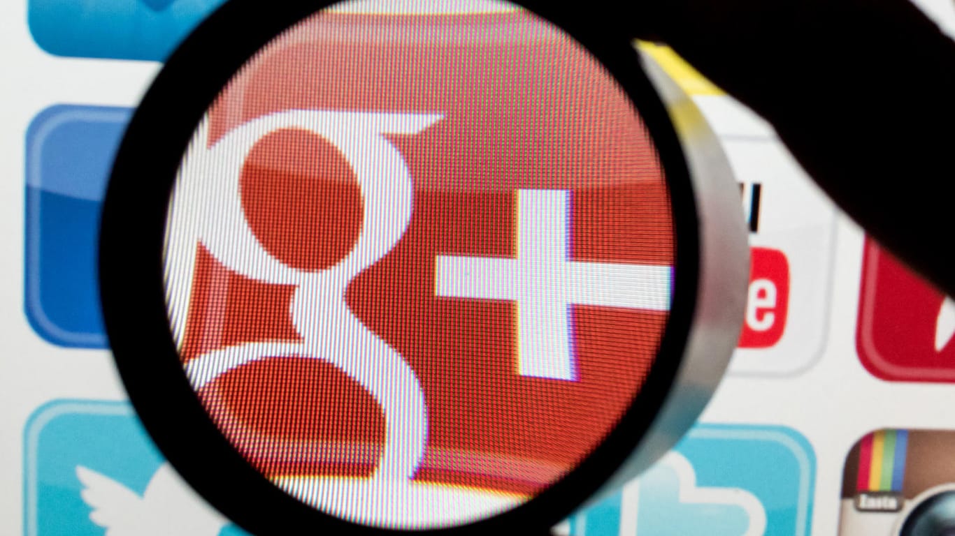 Das Logo von Google Plus vor anderen Icons: Rund 52,5 Millionen Nutzer sollebn von der letzten Sicherheitspanne betroffen sein.