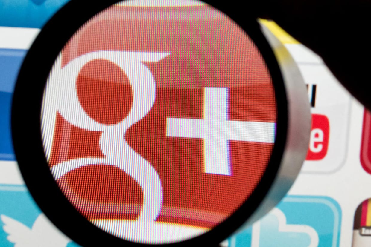 Das Logo von Google Plus vor anderen Icons: Rund 52,5 Millionen Nutzer sollebn von der letzten Sicherheitspanne betroffen sein.