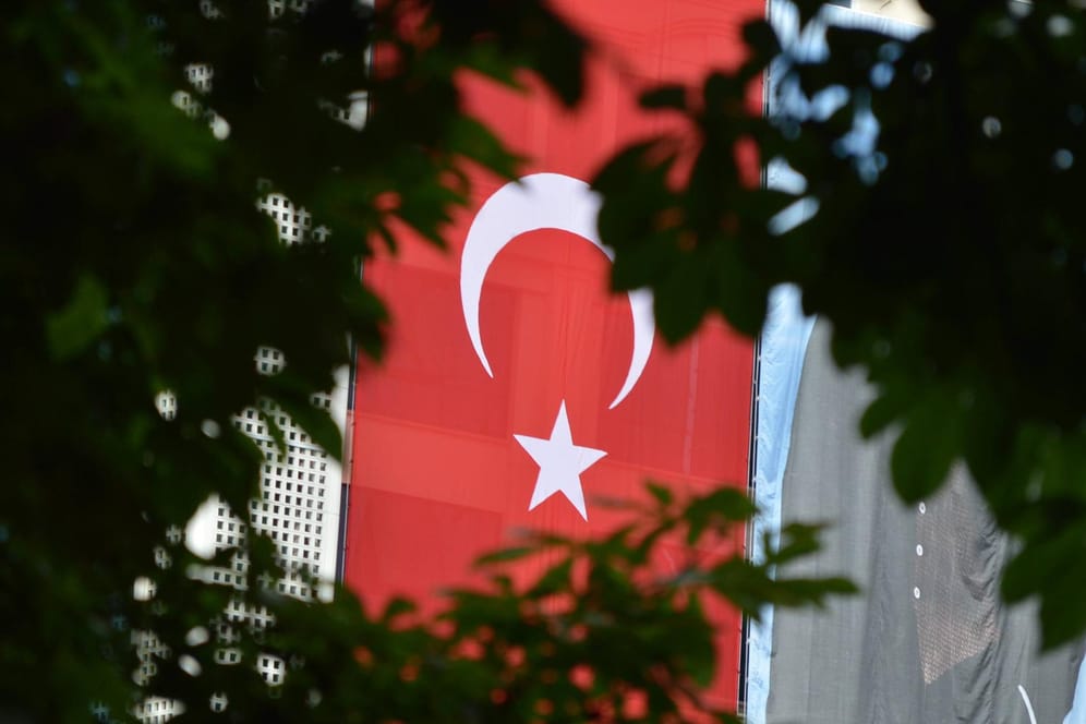 Türkische Flagge in Ankara: Die Regierung vermutet die Gülen-Bewegung hinter dem Putschversuch in der Türkei im Juli 2016.