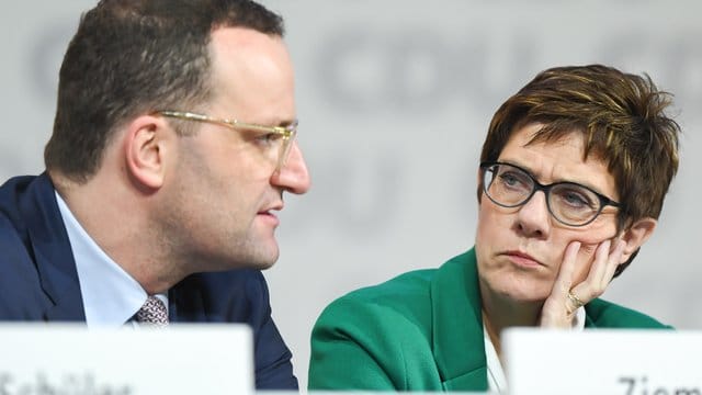 Gut 40 Prozent der Spahn-Wähler schwenkten in der Stichwahl zu Kramp-Karrenbauer um. Gut 40 Prozent der Spahn-Wähler schwenkten in der Stichwahl zu Kramp-Karrenbauer um.