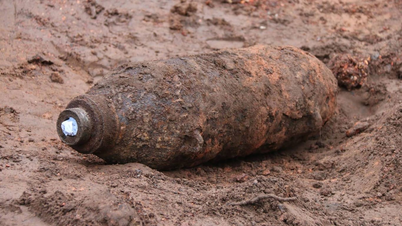 Eine Weltkriegsbombe: Immer wieder werden die Sprengkörper aus den Weltkriegen gefunden – sie sind noch immer gefährlich. (Symbolbild)