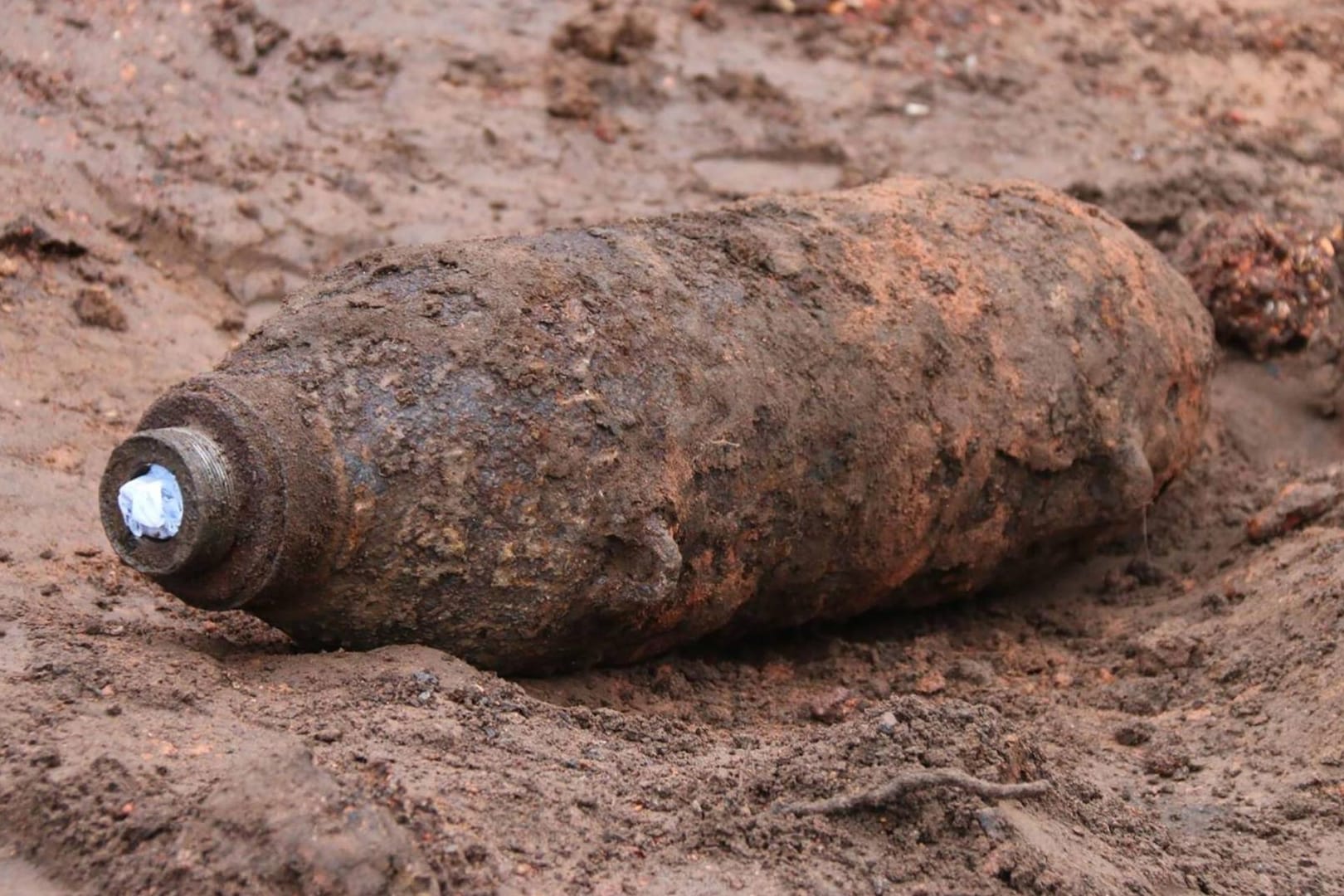 Eine Weltkriegsbombe: Immer wieder werden die Sprengkörper aus den Weltkriegen gefunden – sie sind noch immer gefährlich. (Symbolbild)