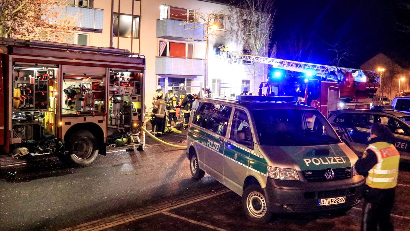Einsätzkräfte an dem Ankerzentrum in Bamberg: Rund 100 Polizeibeamte waren im Einsatz.