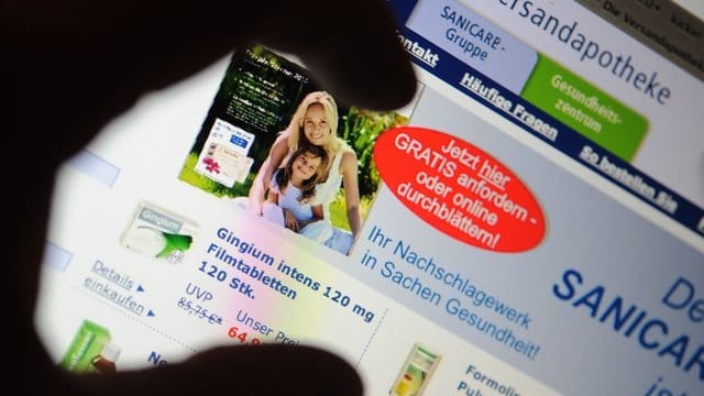 Webseite einer Online-Apotheke: Gesundheitsminister Jens Spahn (CDU) wird auf ein Verbot des Versandhandels mit Medikamenten verzichten. Webseite einer Online-Apotheke: Gesundheitsminister Jens Spahn (CDU) wird auf ein Verbot des Versandhandels mit Medikamenten verzichten.