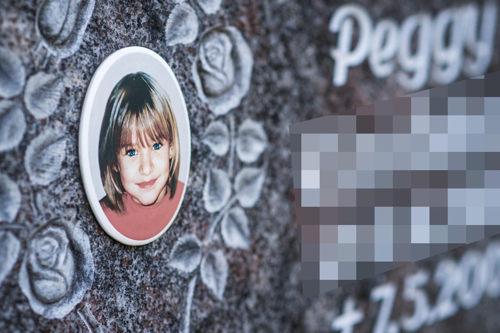 Ein Gedenkstein mit dem Porträt Peggys: Die Staatsanwaltschaft sieht bei dem Verdächtigen nach wie vor einen dringenden Tatverdacht gegeben.