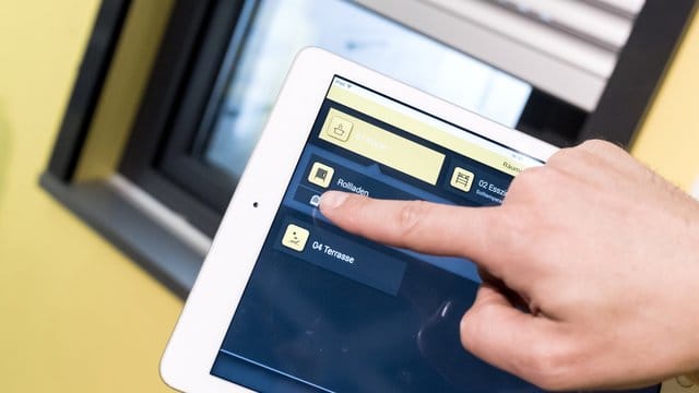 Hersteller müssen unter anderem angeben, wie lange sie Sicherheits-Updates bereitstellen. Hersteller müssen unter anderem angeben, wie lange sie Sicherheits-Updates bereitstellen.
