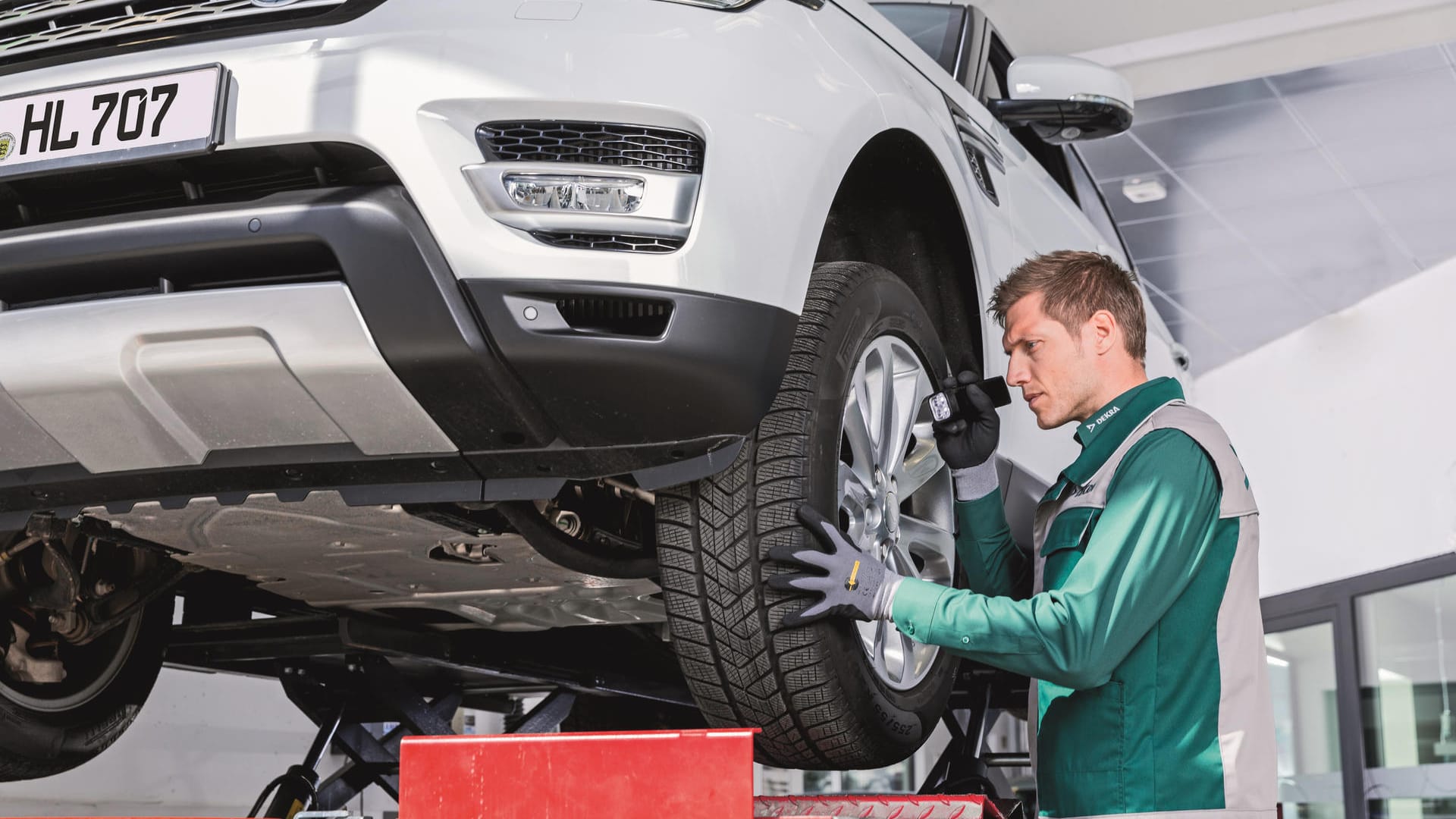 Hauptuntersuchung: Für Autos ist sie alle zwei Jahre fällig, bei Neuwagen erst nach drei Jahren.