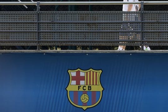 Lionel Messis (r) Club FC Barcelona hält weiter an den Plänen fest, ein Spiel der spanischen Liga in den USA auszutragen.