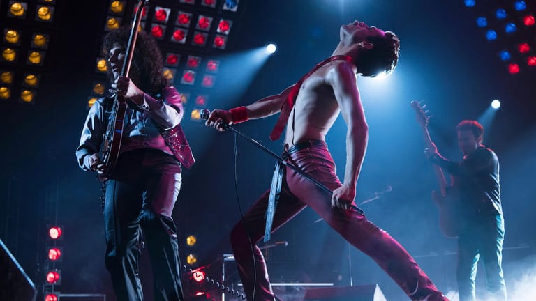 Szene aus dem Film "Bohemian Rhapsody": Rami Malek spielt die Rocklegende Freddy Mercury.