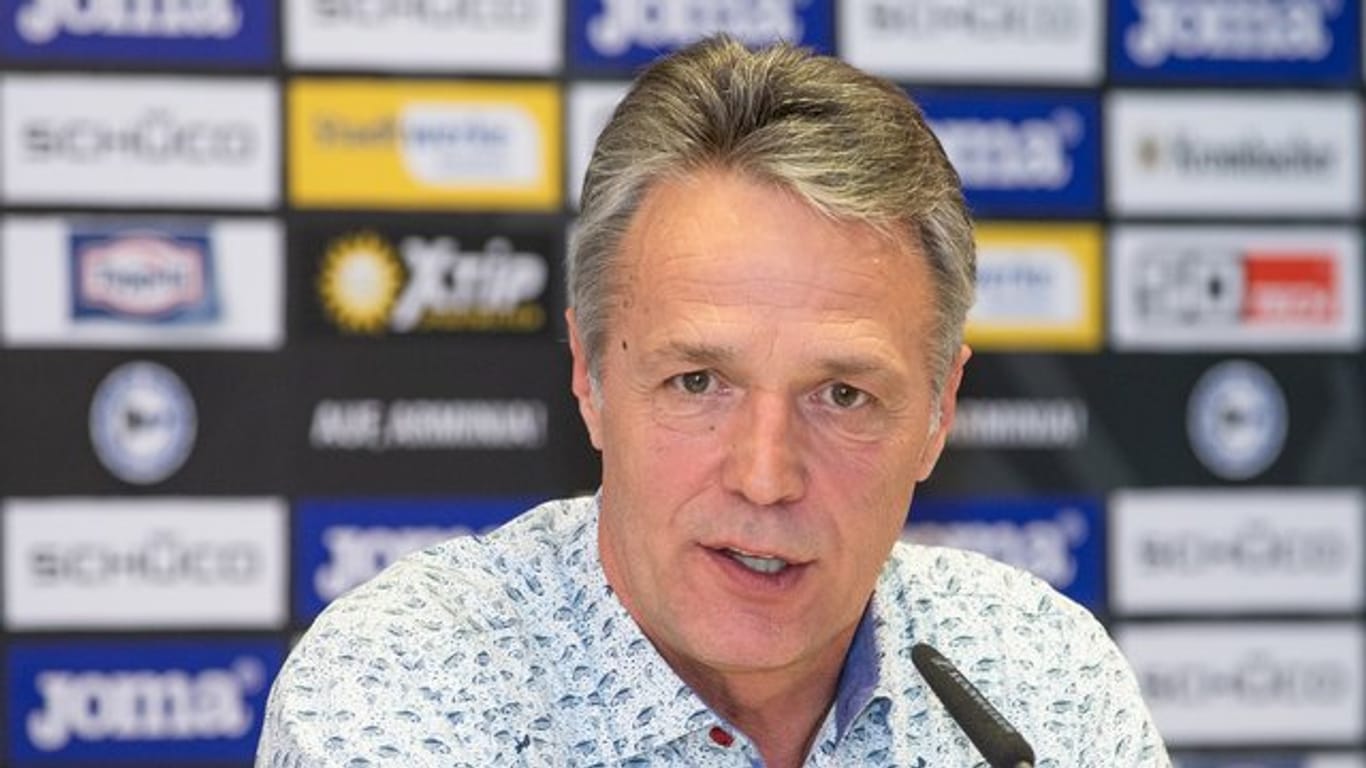 Trainer Uwe Neuhaus will bei den Profis von Arminia Bielefeld schnell einen Stimmungsumschwung herbeiführen.