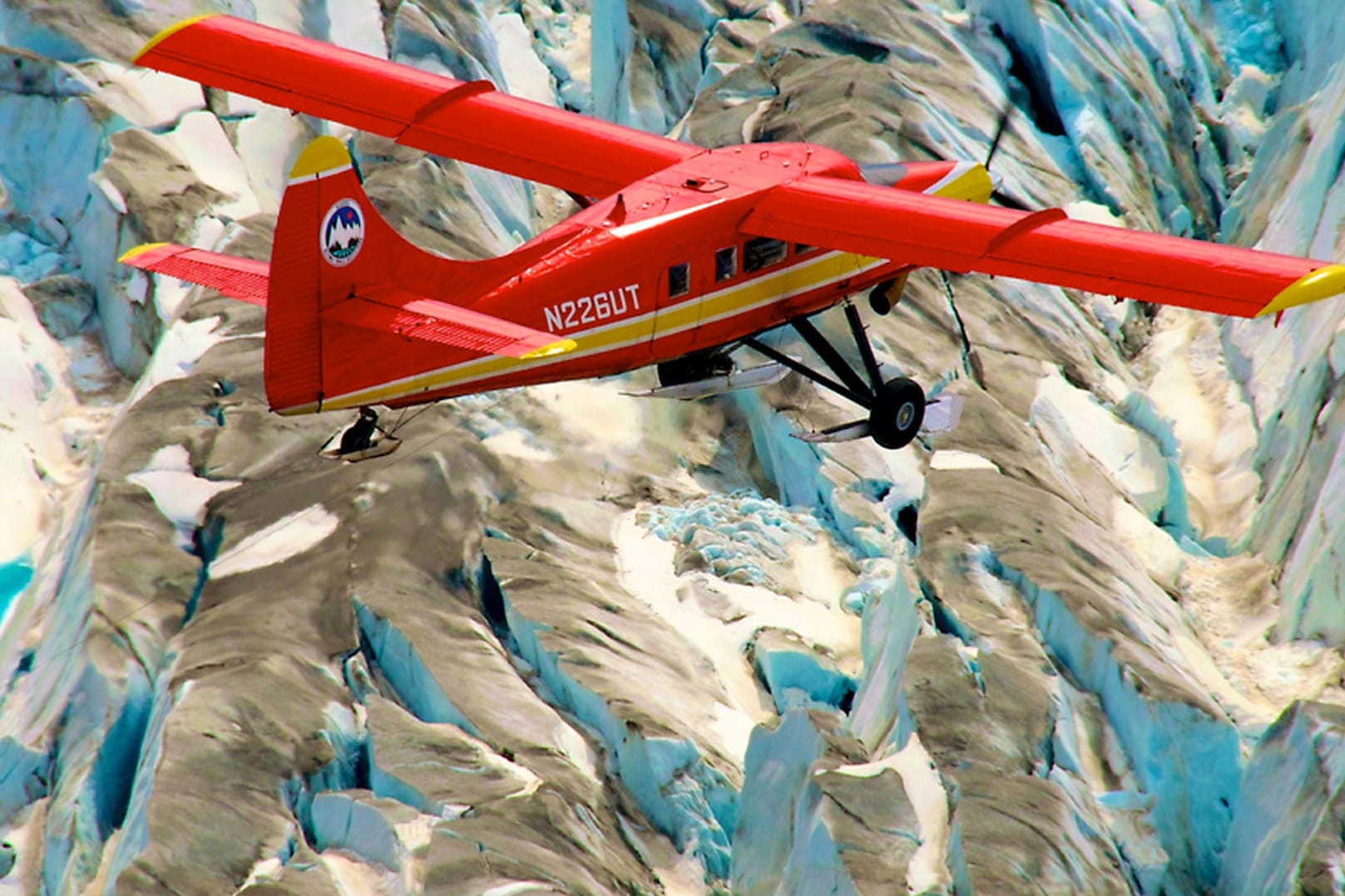 Flugzeug in Alaska, Jahr 2014: Seitdem hat sich die Arktis noch stärker erhitzt. Die Eisdecke nimmt ab.