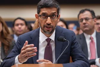 Sundar Pichai bei seiner Aussage vor dem Justizausschuss des US-Kongresses: Der Google-Chef wurde von den Abgeordneten zu verschiedenen Themen befragt.