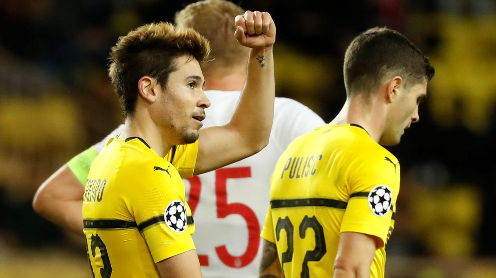 Siegerfaust: Raphael Guerreiro erzielte beim Sieg des BVB in Monaco zwei Tore.