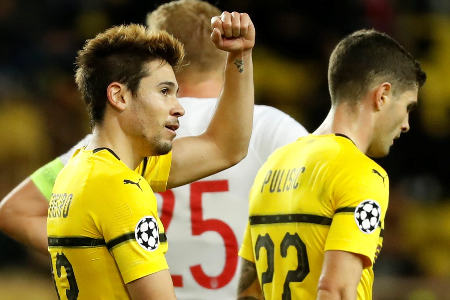 Siegerfaust: Raphael Guerreiro erzielte beim Sieg des BVB in Monaco zwei Tore.