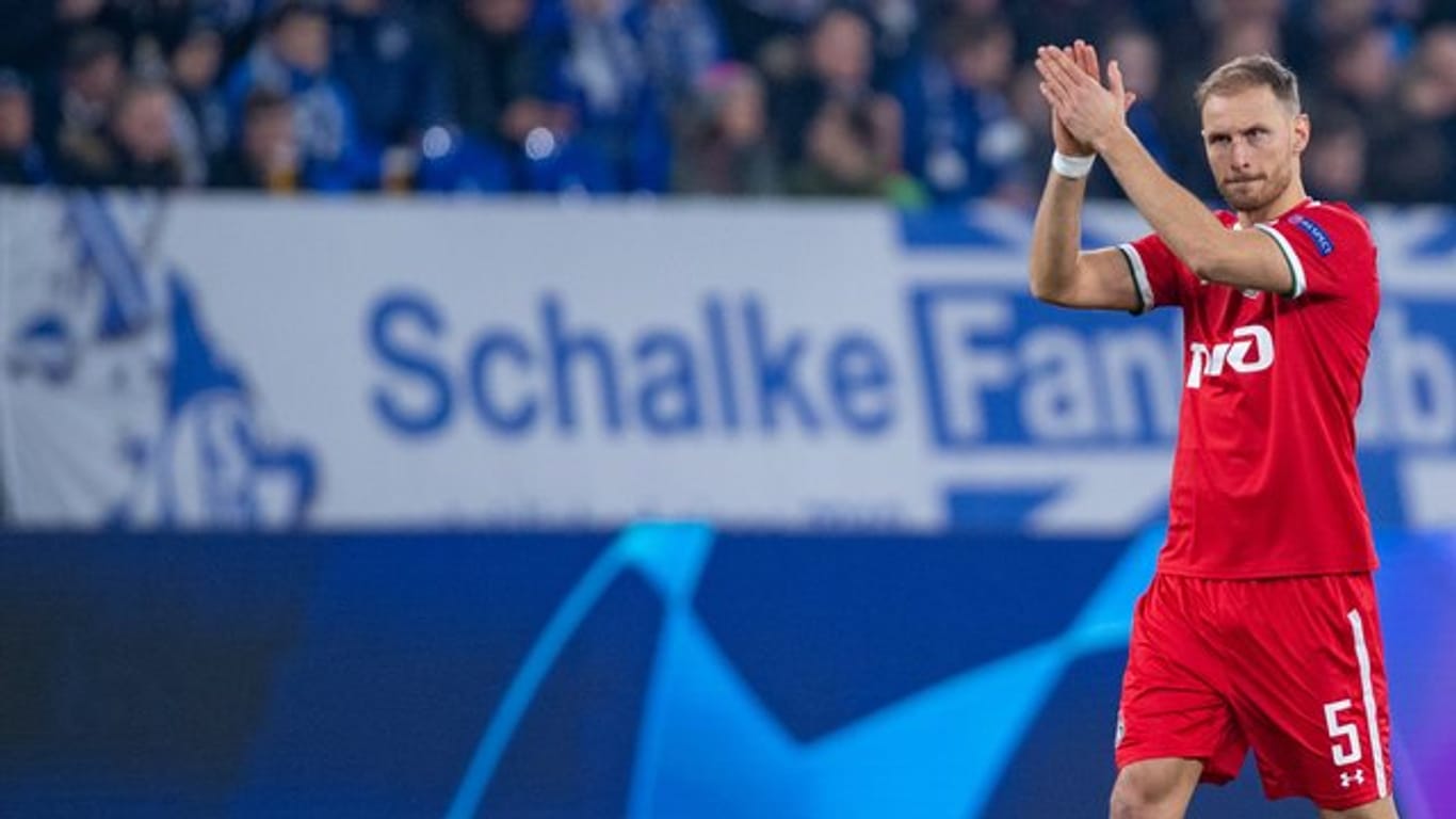 Moskaus Benedikt Höwedes verabschiedet sich von den Schalker Fans.