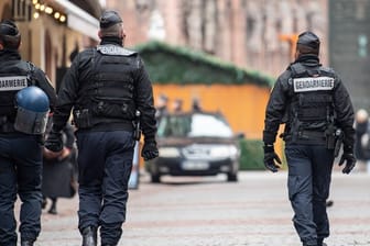 Frankreich ist in den vergangenen Jahren immer wieder Ziel von islamistisch motivierten Terroranschlägen geworden, die fast 250 Menschen das Leben kosteten.