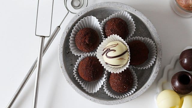 Diese Pralinen sind mit luftiger Mousse au Chocolat gefüllt.