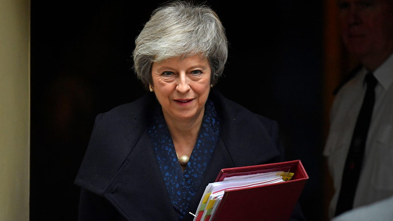 Theresa May vor 10 Downing Street: Stürzt ihre eigene Partei die Premierministerin?