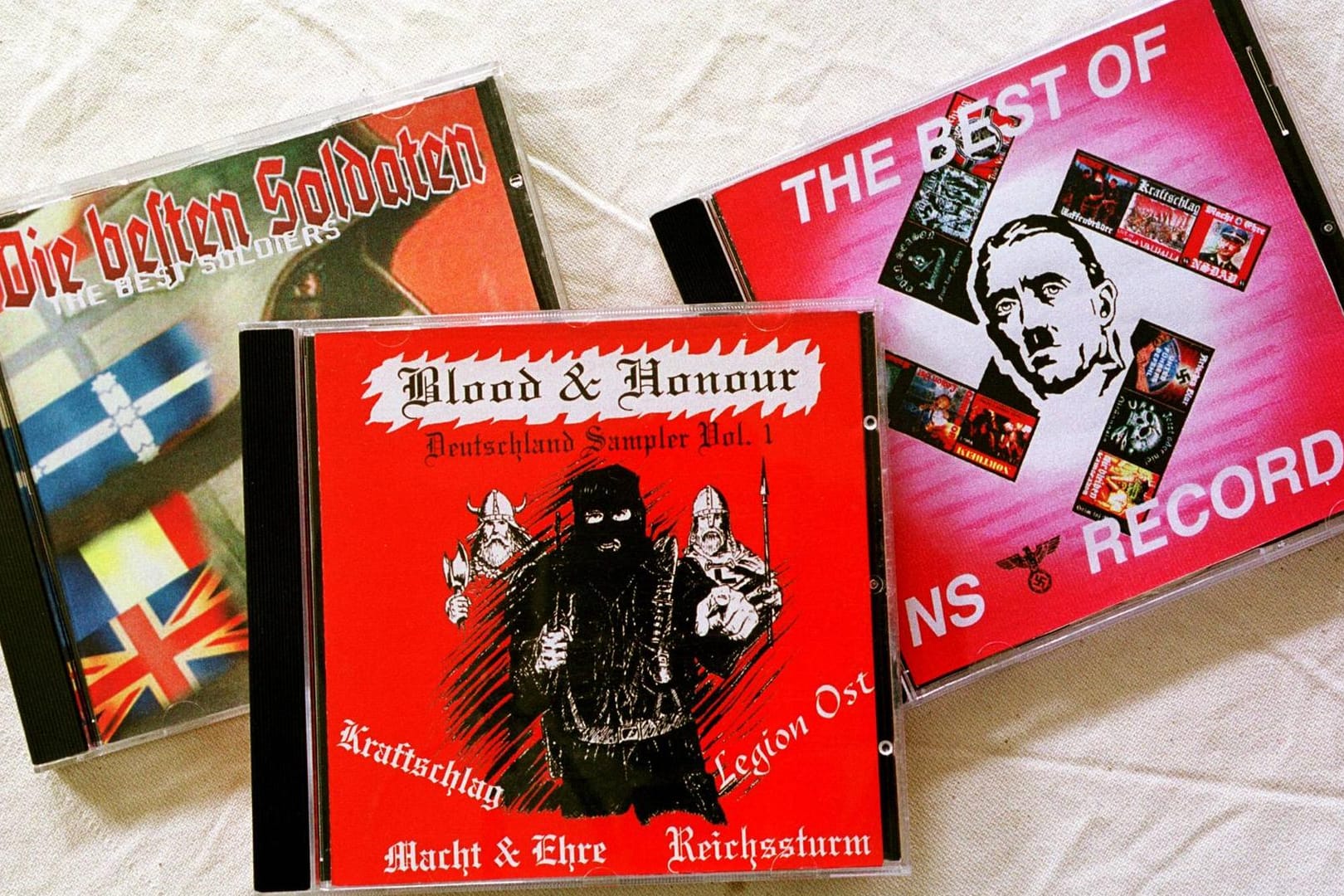 Neonazi-CDs: Die rechtsextreme Gruppe Blood & Honour soll rechtswidrige Inhalte verbreiten.
