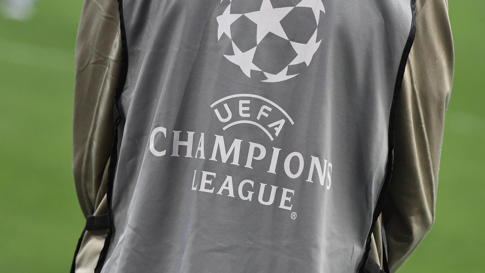 Die Europäische Fußball-Union Uefa will einem Bericht zufolge die Königsklasse des Fußballs grundlegend verändern. Die Europäische Fußball-Union Uefa will einem Bericht zufolge die Königsklasse des Fußballs grundlegend verändern.