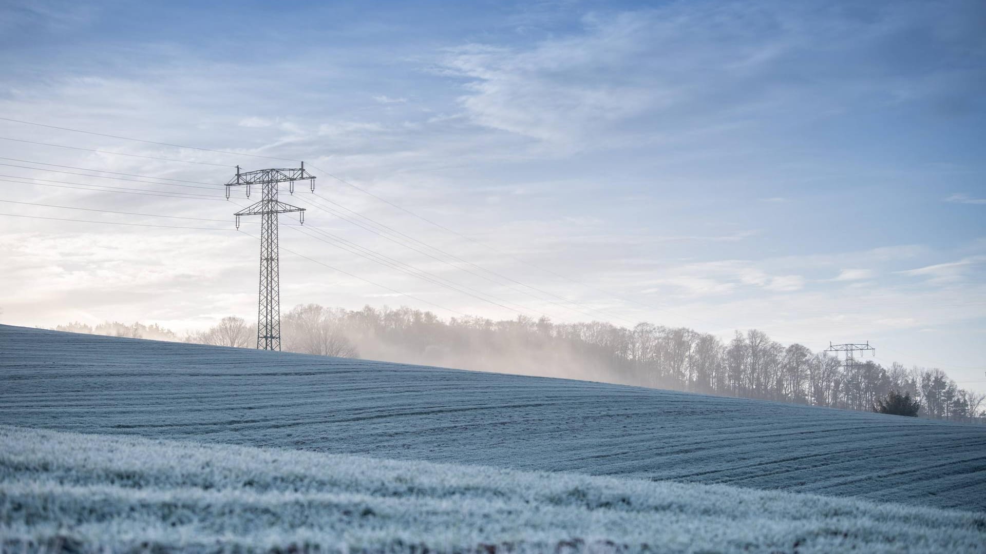 Raureif auf einem Feld in Thüringen: In den nächsten Tagen sinken die Temperaturen teilweise auf unter -10 Grad. Raureif auf einem Feld in Thüringen: In den nächsten Tagen sinken die Temperaturen teilweise auf unter -10 Grad.