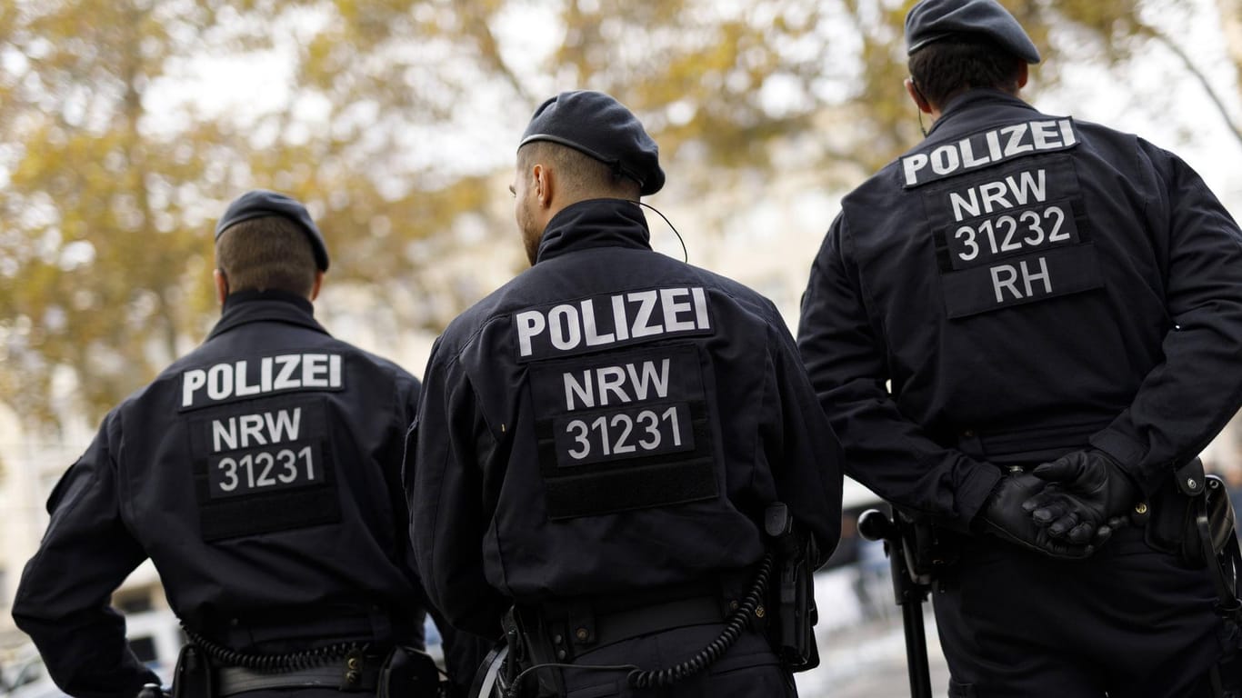 Die Polizei in NRW bekommt mehr Befugnisse: Potentielle Straftäter können künftig bis zu zwei Wochen eingesperrt werden.