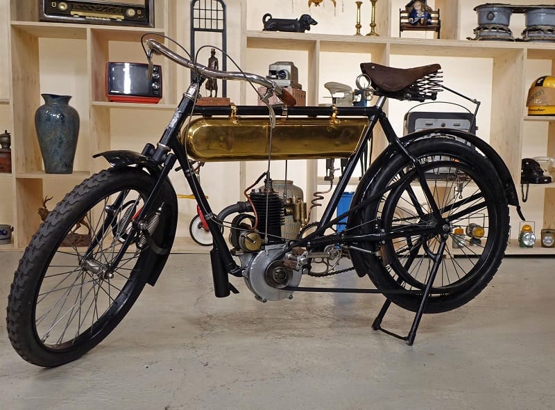 Das motorisierte Rad stammt aus dem Jahr 1912.