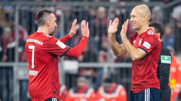 Abklatschen zum Abschied: Franck Ribéry und Arjen Robben werden den FC Bayern verlassen.
