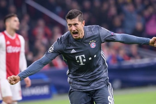 Robert Lewandowski jubelt über sein Tor zum 2:2.