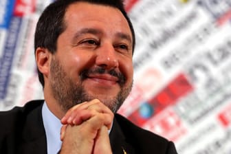 Matteo Salvini: Der stellvertretende Ministerpräsident Matteo Salvini warnt die EU davor, Frankreich im nächsten Jahr beim Haushaltsdefizit zu begünstigen.