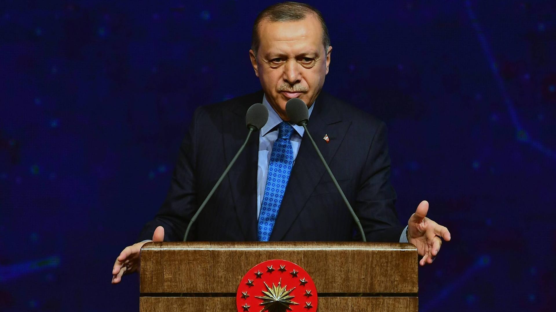 Recep Tayyip Erdogan: Der türkische Präsident hat während einer Rede in Ankara eine neue Offensive gegen kurdische Truppen in Nordsyrien angekündigt. Die USA kritisieren das Vorhaben scharf.