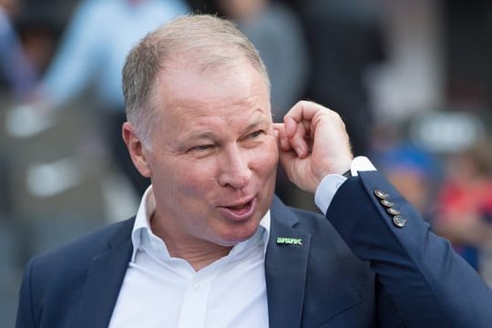Augsburgs Manager Stefan Reuter verpflichtete erneut einen Südkoreaner.