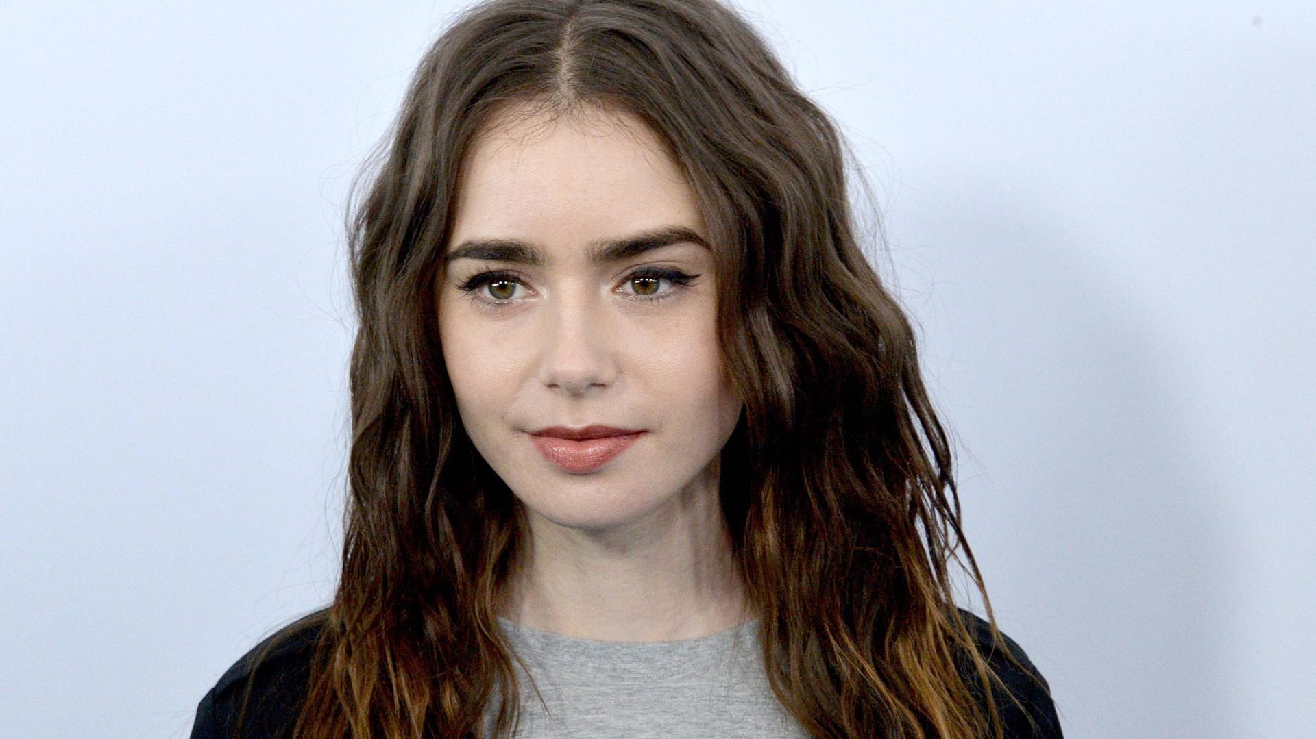 Lily Collins: Die Schauspielerin wurde mehrmals von Männern enttäuscht.