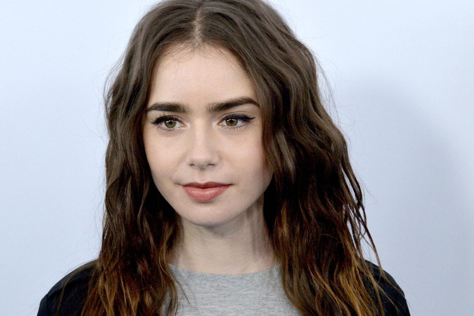 Lily Collins: Die Schauspielerin wurde mehrmals von Männern enttäuscht.