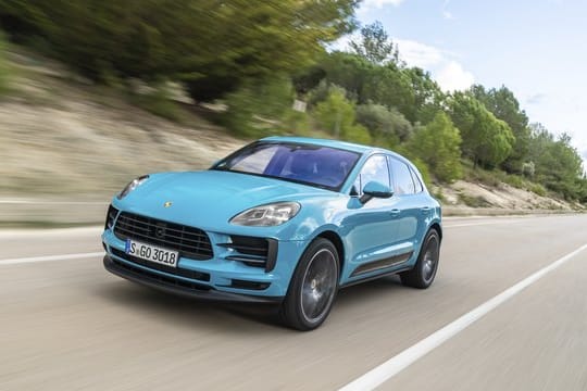 Konkurrent von Mercedes GLC und Audi Q5: Den aufgefrischten Macan startet Porsche zunächst in zwei Motorvarianten.