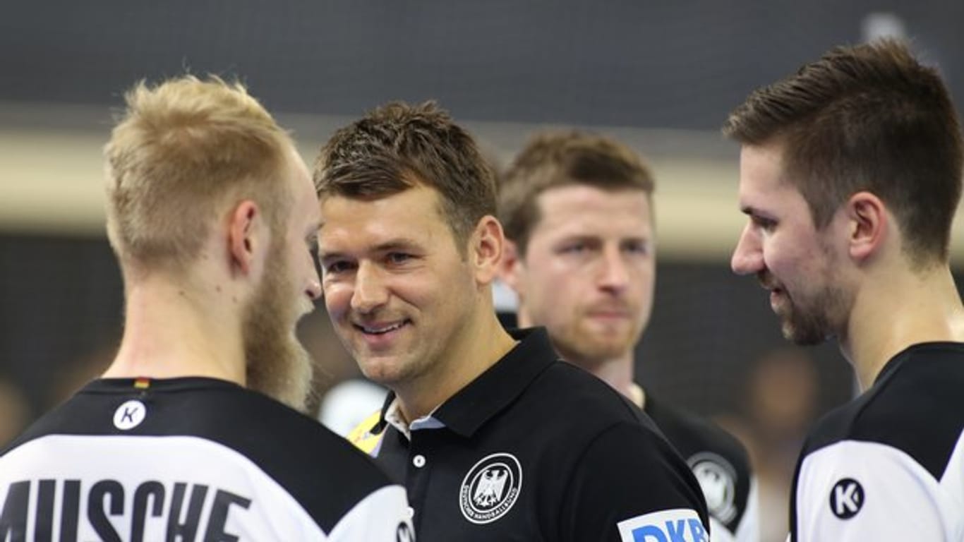 Die Chemie stimmt im Team von Handball-Bundestrainer Christian Prokop (M.