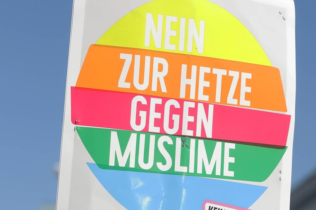 Demo gegen Hetze: Von Januar bis September zählten die Behörden demnach 578 Angriffe auf Muslime, Moscheen und andere Einrichtungen in Deutschland.