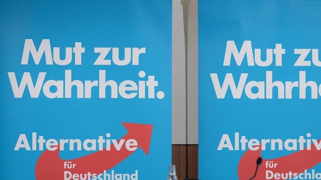 Viele AfD-Wähler denken laut Studienergebnis, dass sie den Durchblick haben. Viele AfD-Wähler denken laut Studienergebnis, dass sie den Durchblick haben.